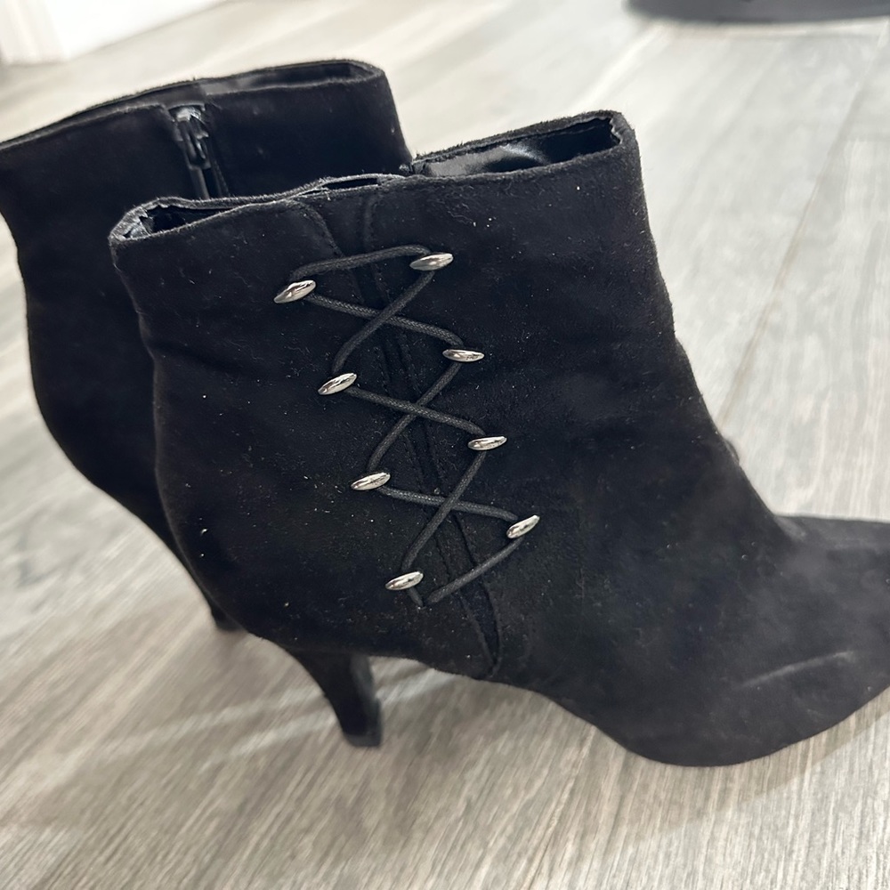 Black velvet ankle boots with heel